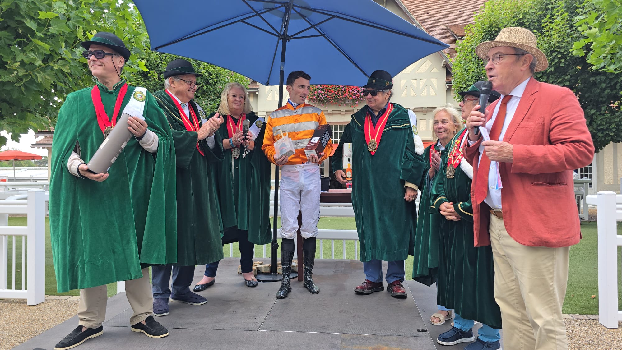 Remise des prix par le Grand Ordre du Trou Normand à Clairefontaine